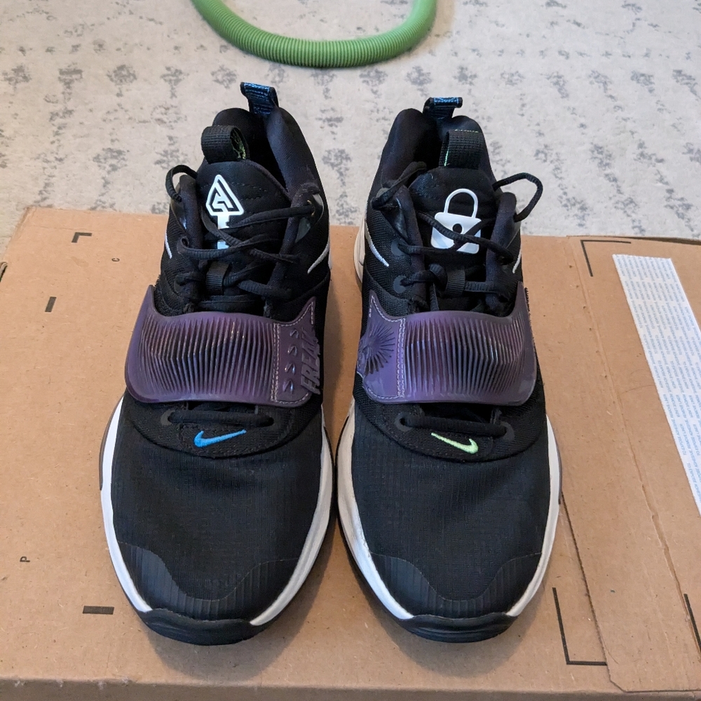 Nike Giannis 2's Size 10.5